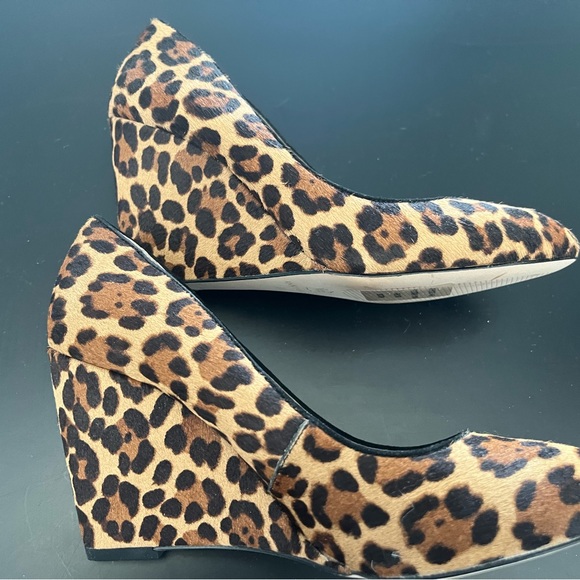 Ann Taylor NEW leopard print calf hair wedge heels - Picture 4 of 5